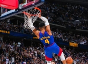 雷霆队客场惨败老鹰队，保罗努力+仍负对手