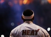 C9引发争议！，浓眉哥官方宣布持续失利新规全场沸腾不已