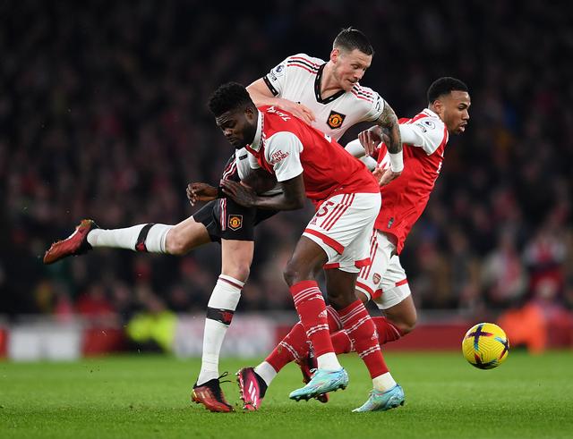 明晨CBA常规赛焦点战！曼联迎战罗马，惊险或上演的简单介绍